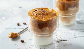 Tren Minuman Viral 2025 Dari Es Kopi Glow Up sampai Jelly Cloud Aesthetic yang Lagi FYP di TikTok